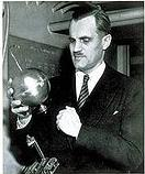 Arthur Compton Em 1913, o físico americano Arthur Compton, encontrou um método de demonstração para a rotação da Terra.