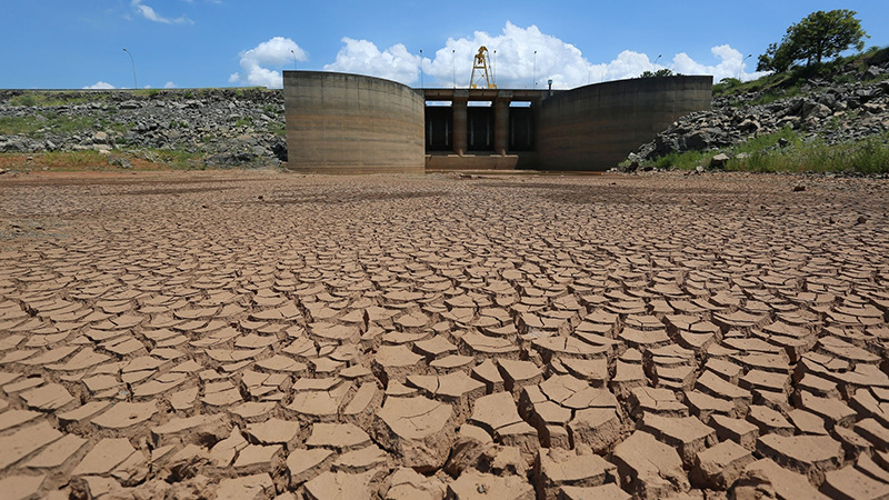 MUDANÇA CLIMÁTICA E RESILIÊNCIA NO BRASIL - Seca extraordinária padrão velho