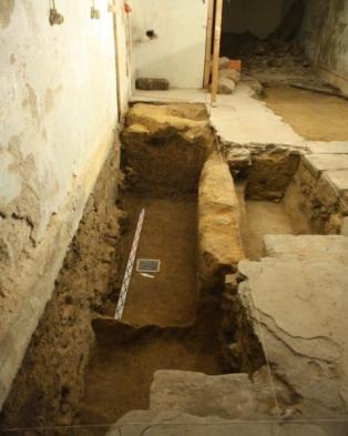 Operação E2 Rua de Santana, 20 a 22 (Projeto 7) Dos trabalhos arqueológicos foi possível fazer o reconhecimento de uma estrutura, tipo