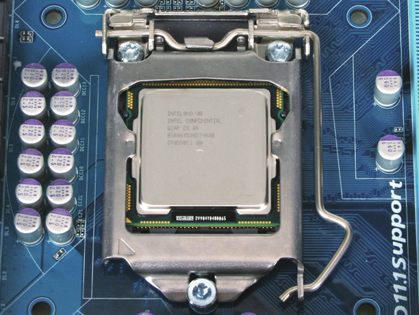 B. Siga os passos abaixo para instalar corretamente a CPU no soquete da CPU da placa mãe.