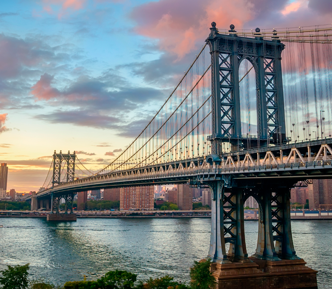 Cidade de Nova Iorque Sítio de uma das linhas de horizonte mais icónicas do mundo, a Cidade de Nova Iorque, fica localizada no ponto onde o Rio Hudson desagua no Oceano Atlântico.