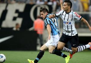 Corinthians 1 x 0 Grêmio: Guerrero marca e Corinthians fica próximo da Libertadores Atacante peruano volta a ser decisivo, garante a vitória do alvinegro paulista e coloca o Corinthians muito próximo