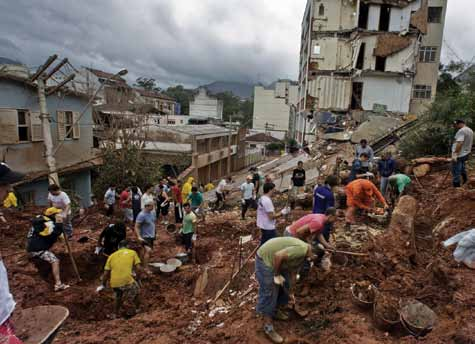 fotos Marlene Bergamo / Folhapress Deslizamento em Nova Friburgo (RJ) em 2011: alta vulnerabilidade a desastres Eventos extremos, como secas e enchentes, devem se tornar mais comuns com as mudanças