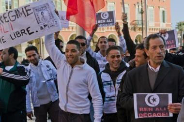 Primavera Árabe - Tunísia Os protestos iniciais foram na Tunísia, também denominados por Revolução de Jasmin.