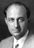 Enrico Fermi que deu o nome neutrino, que em italiano significa pequeno