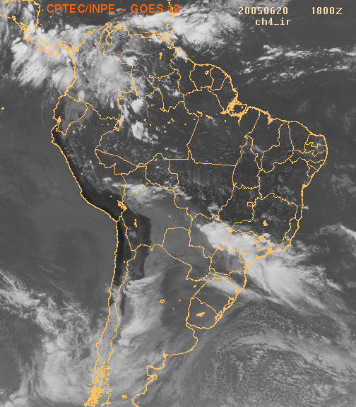 Mato Grosso do Sul, até o oceano Atlântico, passando por São Paulo e o Rio de Janeiro, que está associada à propagação de uma frente fria sobre essa região.