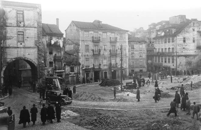 Rua do Arco do Marquês do Alegrete, depois da demolição do palácio. 1947.