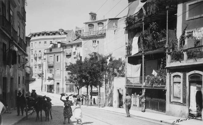 Rua de São Tomé com a rua do Salvador. 1939.