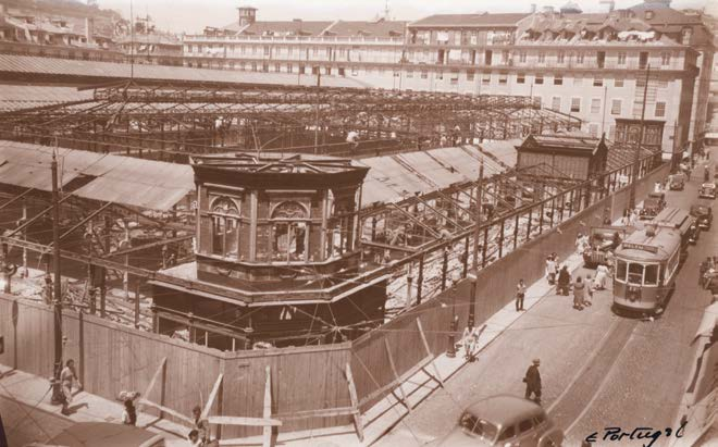 Demolição do mercado da praça da Figueira. 1949.