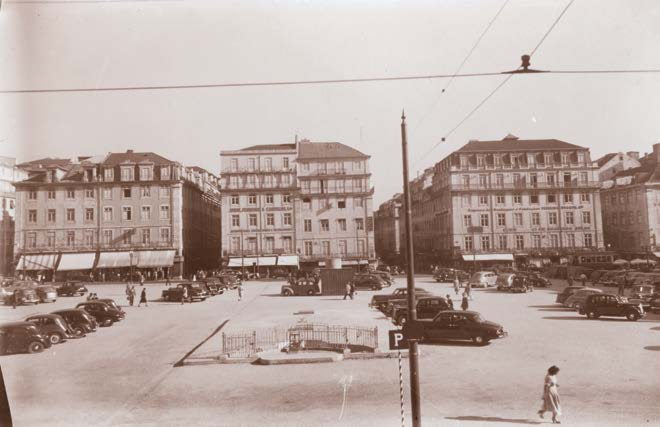 Praça da Figueira, frente sul. 1950.