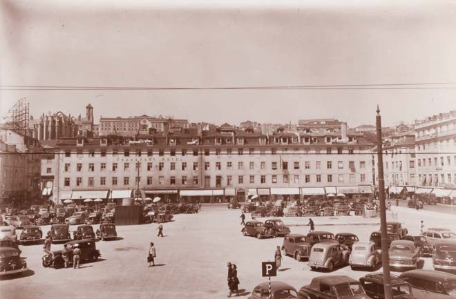 Praça da Figueira, frente poente. 1950.