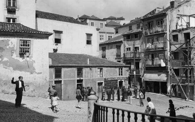 Largo Rodrigues de Freitas antes das demolições. 1939.