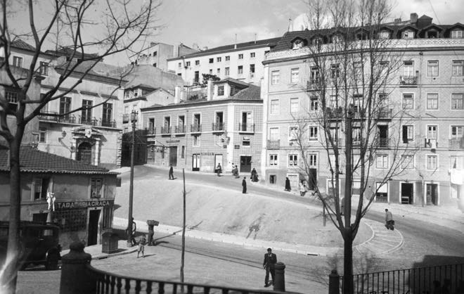 Largo Rodrigues de Freitas depois das demolições. 1953.