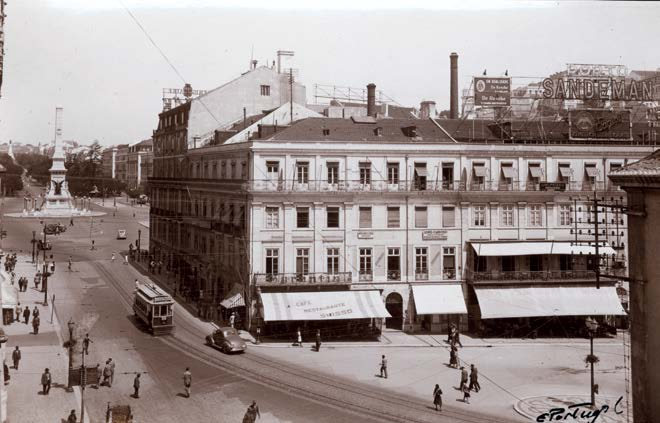 Rua 1º de Dezembro e praça D. João da Câmara, antes das demolições. Ant.1952.
