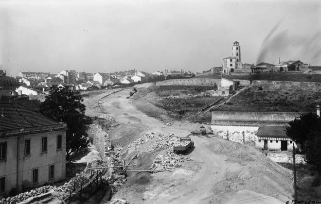 Panorâmica tirada da Mãe de Água sobre as terras do Biaggi vendo-se a abertura da futura rua D. João V. 1943.
