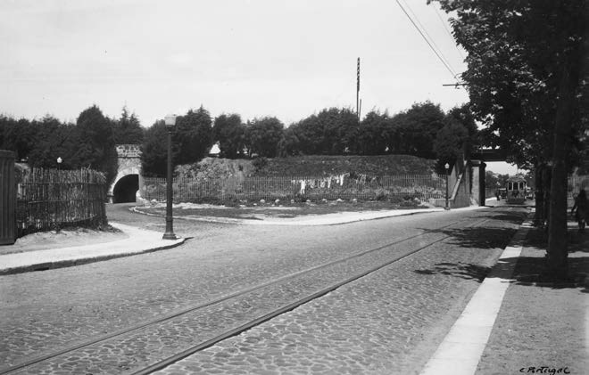 Viaduto de Entrecampos sobre a avenida da República. 1944.