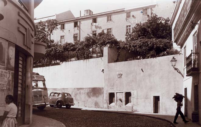 Calçada do Desterro vista da rua da Palma. 1951.