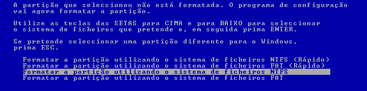 12. Escolha o sistema de ficheiros NTFS, e caso pretenda uma instalação rápida, seleccione a primeira opção. Carregue em ENTER.