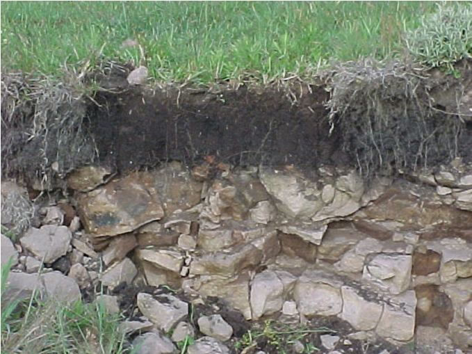 Principais reações químicas atuantes no intemperismo das rochas e solos: Hidratação - desidratação: Simples associação ou liberação