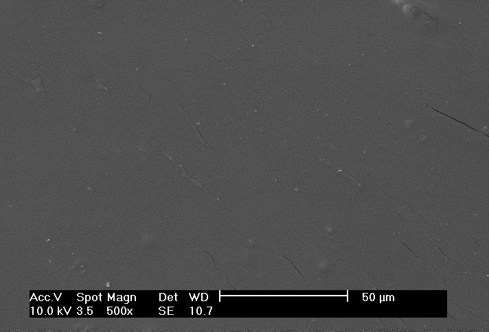 Resultados e Discussão 5.7 Análise morfológica Na Figura 15 são mostrados as micrografias dos filmes de GG pura, GG com 30% de sorbitol e GG reticulada com 30% de EDC.