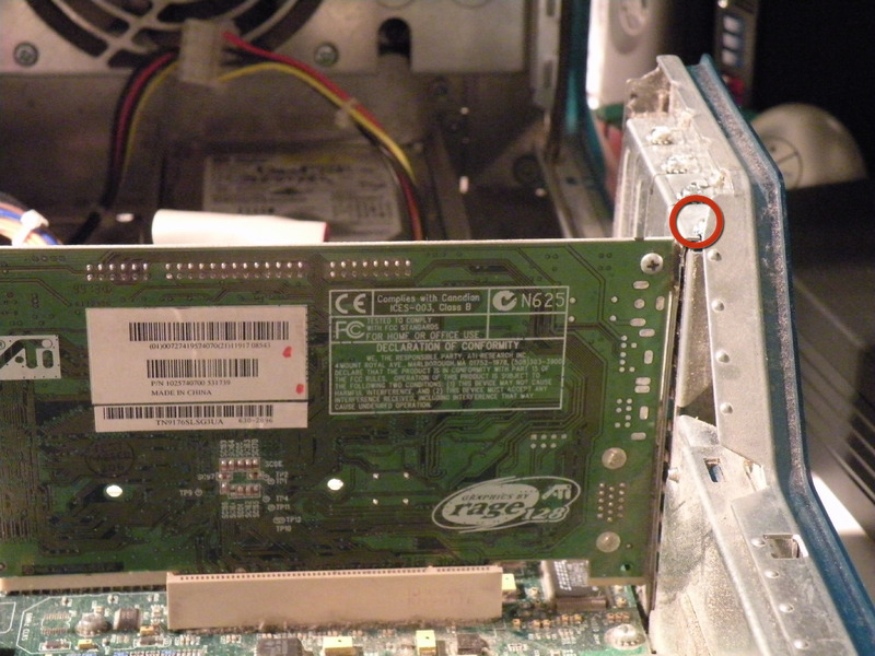 Passo 7 Placa de vídeo: O G3 Powermac veio padrão com uma faixa de 16 MB ATI 3D PCI Mac Edition Card, existem apenas alguns