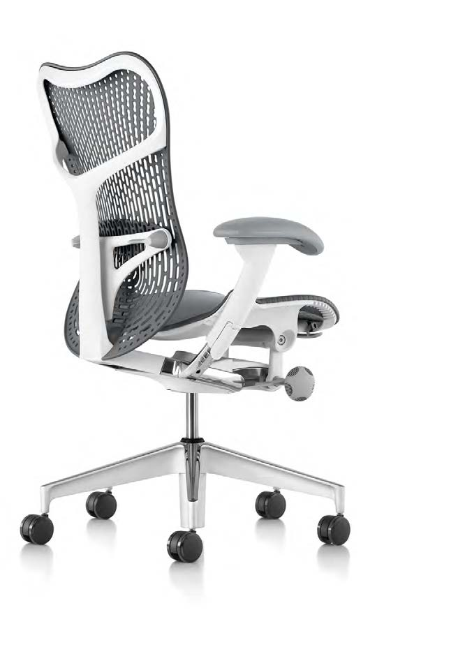estilo de trabalho. Para atender a essa necessidade, os designers do Studio 7.5 criaram uma cadeira de alto desempenho que apoia as pessoas que trabalham em um constante estado de movimento.