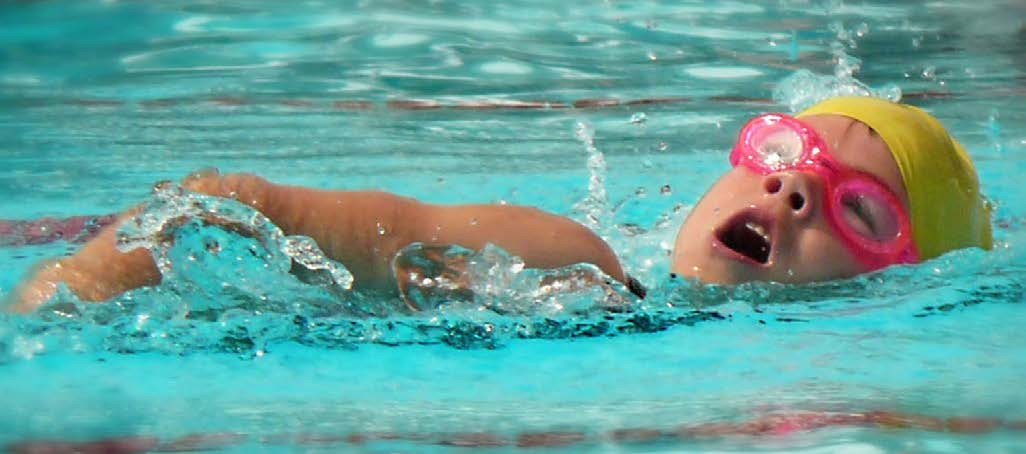 NATAÇÃO E SEGURANÇA Que as crianças adoram uma piscina, não é nenhuma novidade. Ainda mais no calor, quando a diversão se torna mais prazerosa e refrescante.