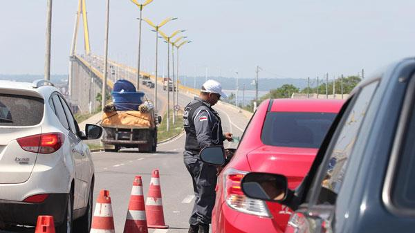 Meio: Em Tempo Online Editoria: Economia Hora: -- Data: 4/12/2015 Mais de 20 mil veículos devem deixar a capital durante o feriado prolongado Mais de 20 mil veículos devem deixar a capital foto: