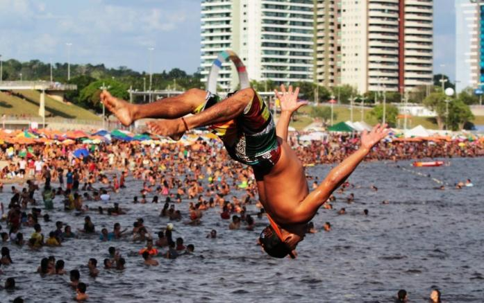 Meio: D24 AM Editoria: Economia Hora: 07h00 Data: 7/12/2015 Feriados prolongados programados para 2016 somam quase um mês Serão 28 dias de folgas que caem durante a semana e próximos aos finais de