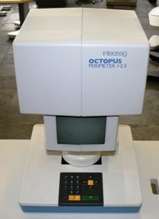 26 Figura 1 Perímetro Octopus modelo 1-2-3 Tomografia de Coerência Óptica Realizou-se medidas da espessura da CFNR em cortes transversais através do Stratus OCT (modelo 300