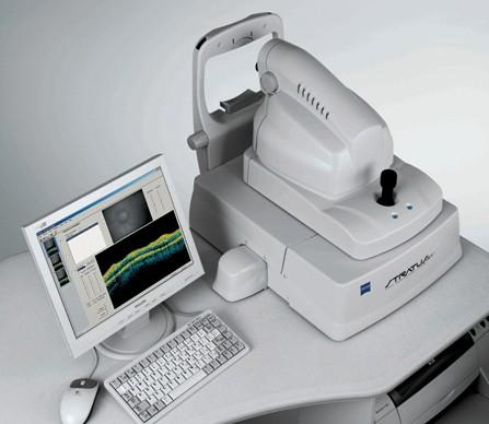 27 Figura 2 Stratus OCT 3 Utilizou-se o protocolo Fast RNFL Thickness para medir a espessura da CFNR, no qual foram feitas 3 imagens consistindo cada uma de 256 A-scans ao longo de um círculo de