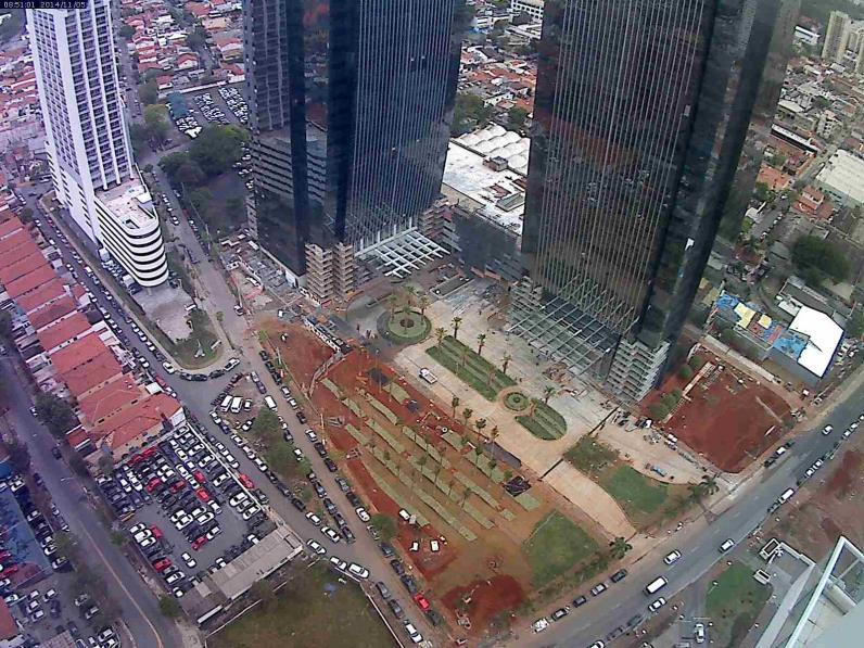 Na Torre A, as instalações elétricas, hidráulicas, ar condicionado e anti-incêndio estão passando pela fase de testes. Luminárias, forro e piso estão sendo instalados na segunda metade do prédio.