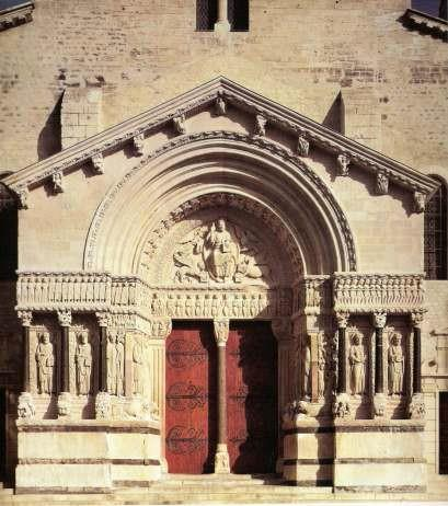 1ª Parte: Românico Portais Fachada da igreja de Saint-Tropime (Arles, Bouches-du-Rhône, séc. XII): No frontão principal ( recuado) Cristo e um coro de anjos no interior do arco.