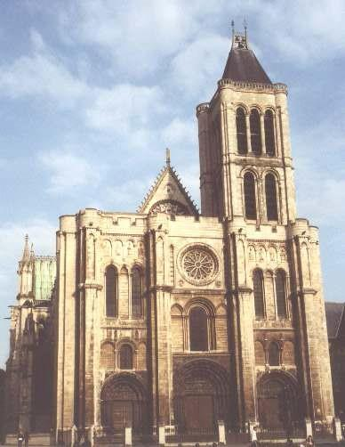 Abadia de Saint-Denis A igreja tinha uma importância simbólica que Suger, ao ser nomeado administrador do reino, quando Luís VII participa da Segunda Cruzada (1147-49), procura renovar. St.