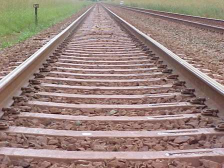 DORMENTES DE CONCRETO Os dormentes de concreto monobloco protendido estão atualmente sendo aplicados em muitas ferrovias com alta