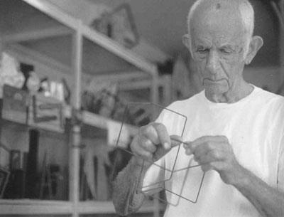 Franz Weissmann Franz Josef Weissmann foi um escultor brasileiro nascido na Áustria,