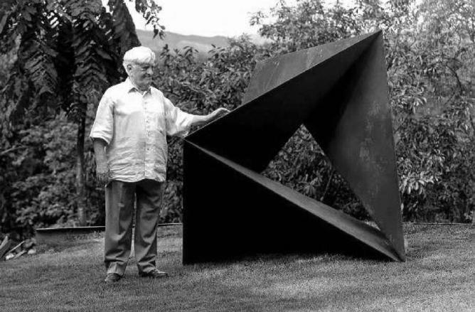Amilcar de Castro Amilcar de Castro foi um escultor, artista plástico e designer gráfico brasileiro.