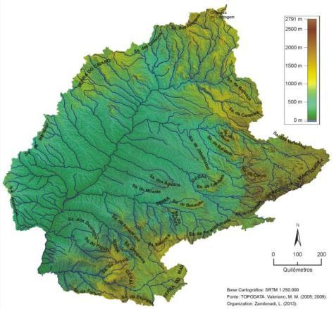 níveis encontram-se inclinados, as altitudes diminuem conforme se aproximam da calha principal. [.