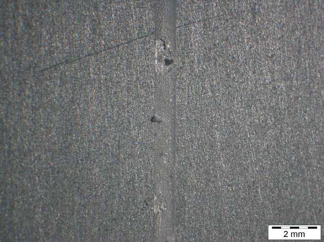 A observação da micrografia e respetivo espetro de EDS apresentados na figura 39 revelam uma intensa corrosão da