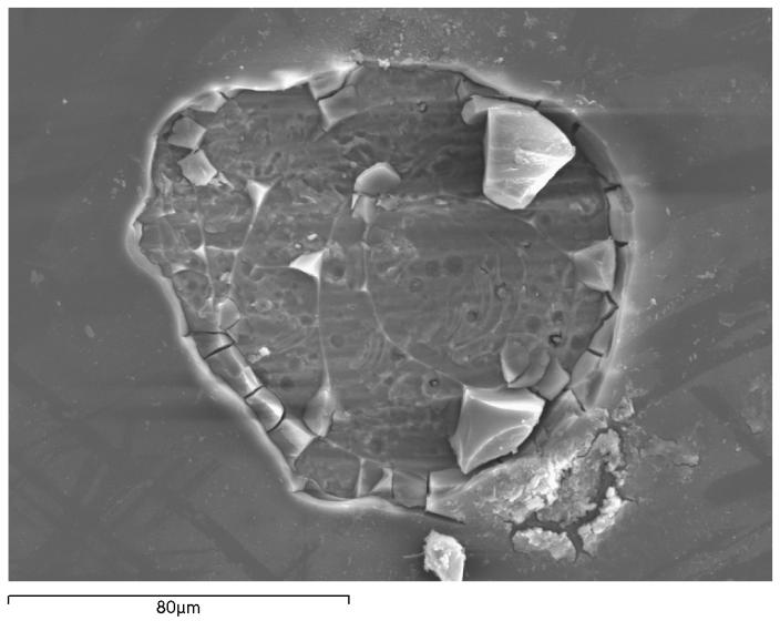 Resultados e discussão Nas figuras 31-33 são apresentadas diversas micrografias das regiões afetadas por corrosão, consideradas