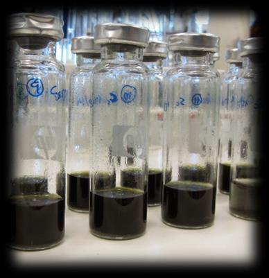 a) b) c) Figura 2.12 Transesterificação direta: a) preparação das amostras, b) mistura com clorofórmio, c) filtração Adicionou-se clorofórmio mais duas vezes e repetiu-se o processo.