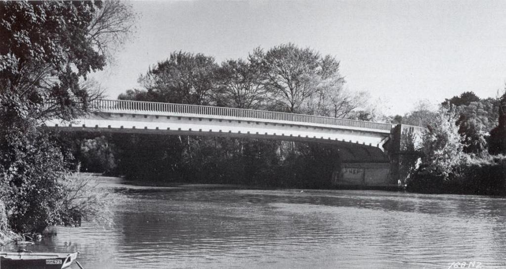 NOTA HISTÓRICA SOBRE AS CONSTRUÇÕES EM BETÃO EUGÉNE FREYSSINET Pont de Luzancy (Sena), 1945 Tabuleiro