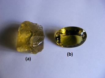 54 FIGURA 17 - Quartzo green gold bruto (a) e lapidado.(b). FIGURA 18 - Quartzo honey incolor(a), após irradiado (b), irradiado e tratado (c) e lapidado (d).