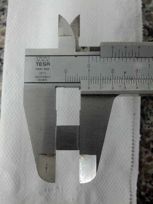 55 4. MATERIAIS E MÉTODOS 4.1. Material Foram utilizadas amostras de aço inoxidável supermartensítico, na condição de temperado e revenido, com dimensões de 10x10x10 mm (FIG. 4.1) e composição química nominal apresentada na TAB.