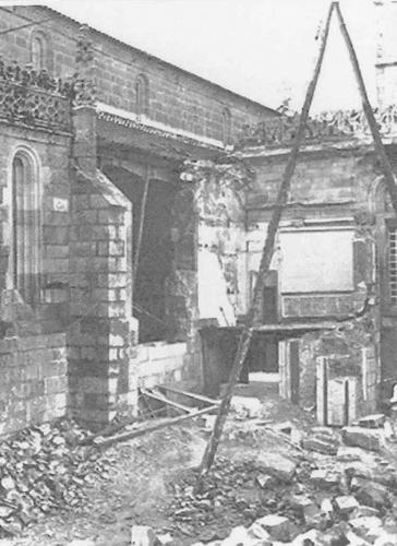 Capítulo 1 Demoliu-se um pequeno edifício acrescentado à capela do Bom Jesus dos Mareantes (Figura 1.