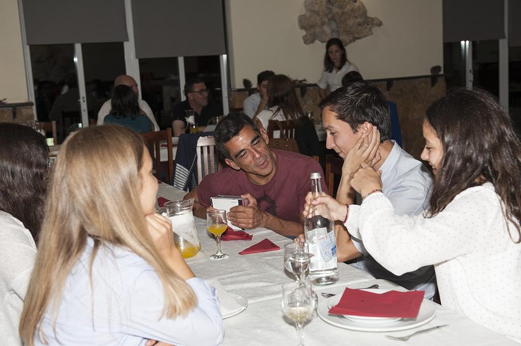 No último dia de Setembro, cerca de quarenta pessoas reuniram-se no restaurante A Pedreira.