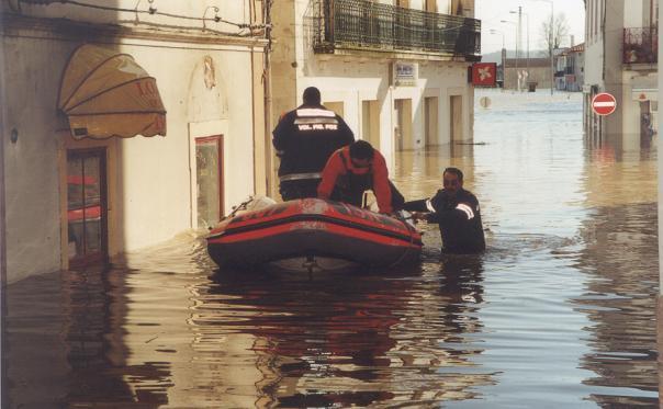 11 Operações de Emergência Centro Táctico de Comando (CETAC) A