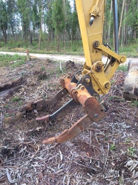 o Destroçamento de cepos Ripagem Permite engate rápido de três