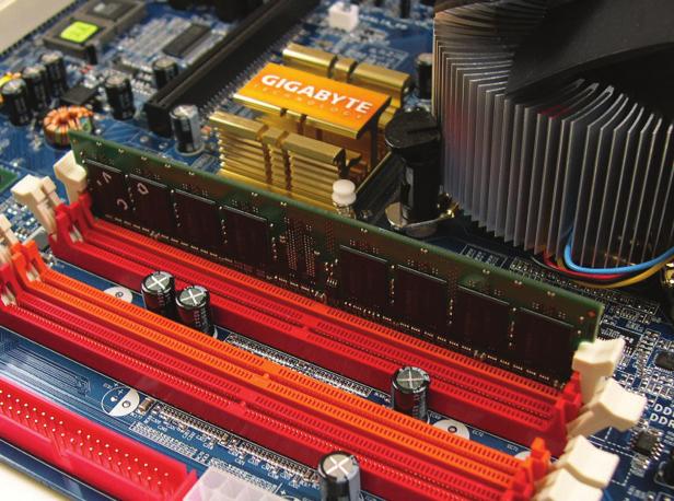 Entalhe Módulo DIMM DDR2 Um módulo de memória DDR2 tem um entalhe, pelo que este módulo apenas pode ser instalado numa direção.
