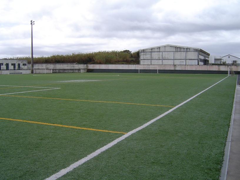 62 Carta das Instalações Desportivas Artificiais do Grupo Ocidental Foto 1 Estádio Municipal das Lajes das Flores Piso em Relva Natural.